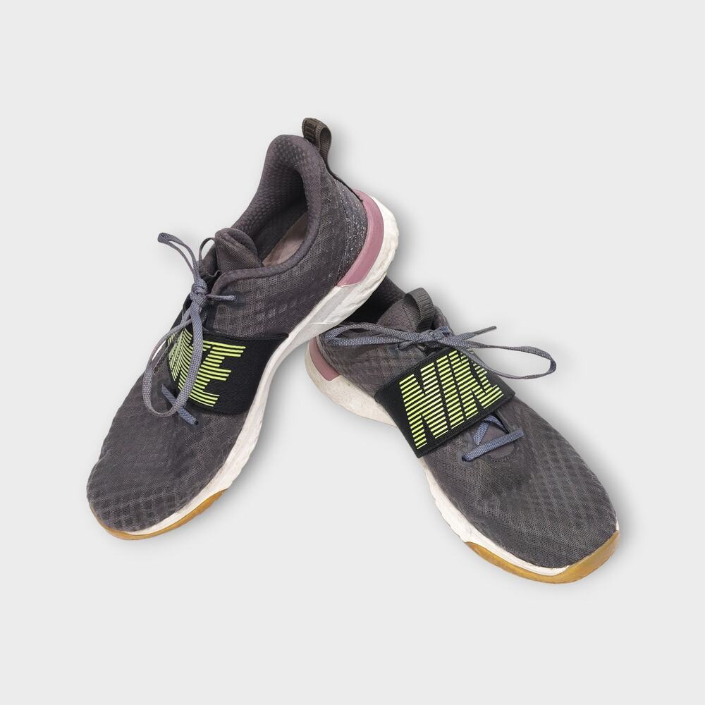 Nike Gray Sneakers with Breathable Mesh and Lightweight Design